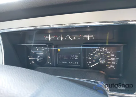 2010 Lincoln Navigator L z USA, uszkodzony, nr VIN 5LMJJ3J58AEJ08117